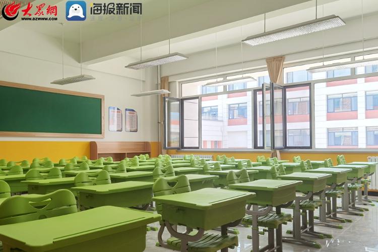 在即墨区书香小学,大众网61海报新闻记者看到,校园内配有古风韵味的