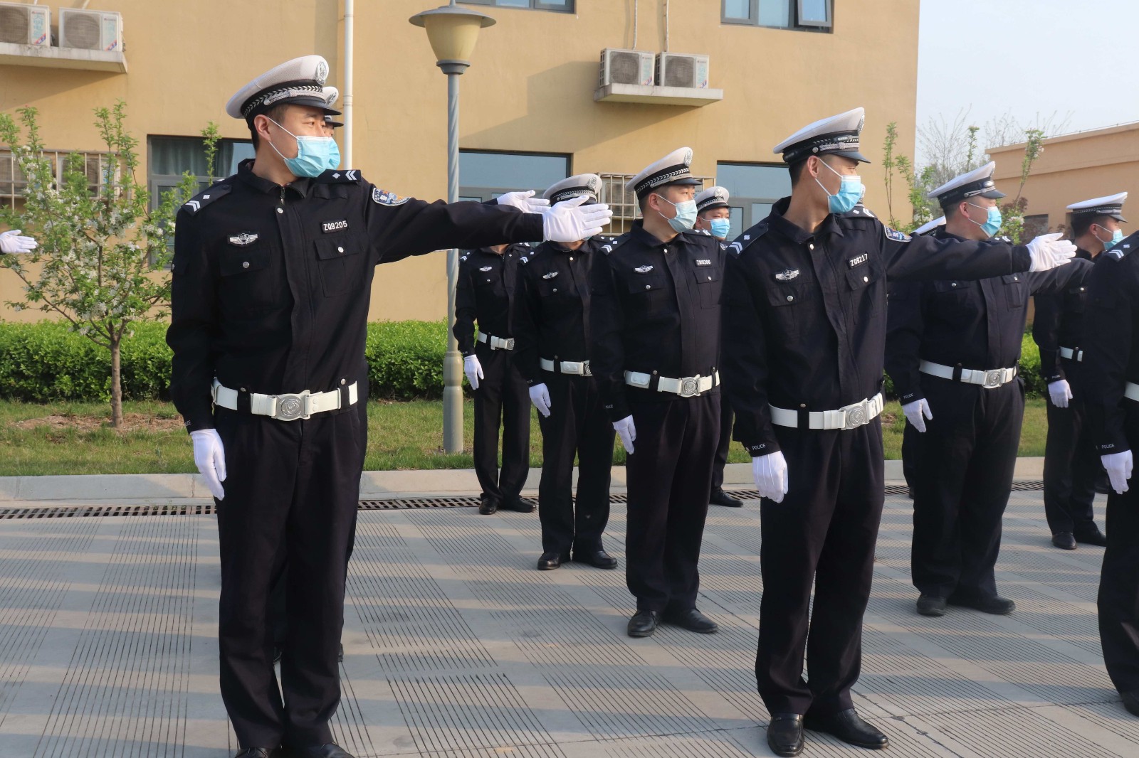 聊城高速交警東昌府大隊紮實開展隊列及交通指揮手勢訓練