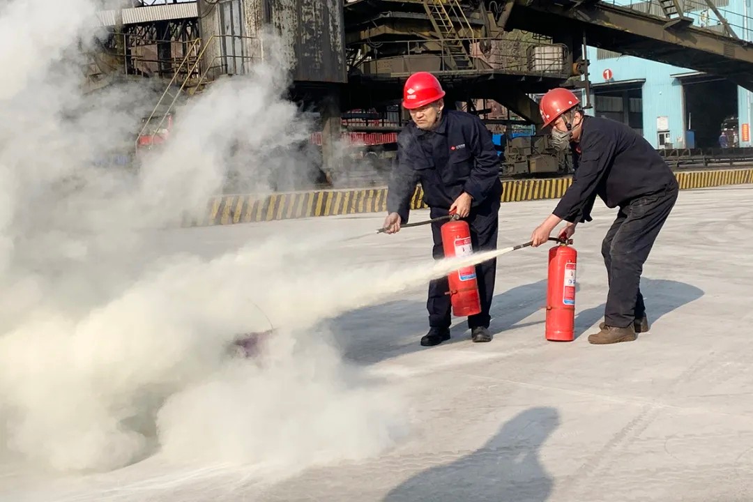 山钢股份莱芜分公司炼铁厂供料车间进行消防应急预案演练