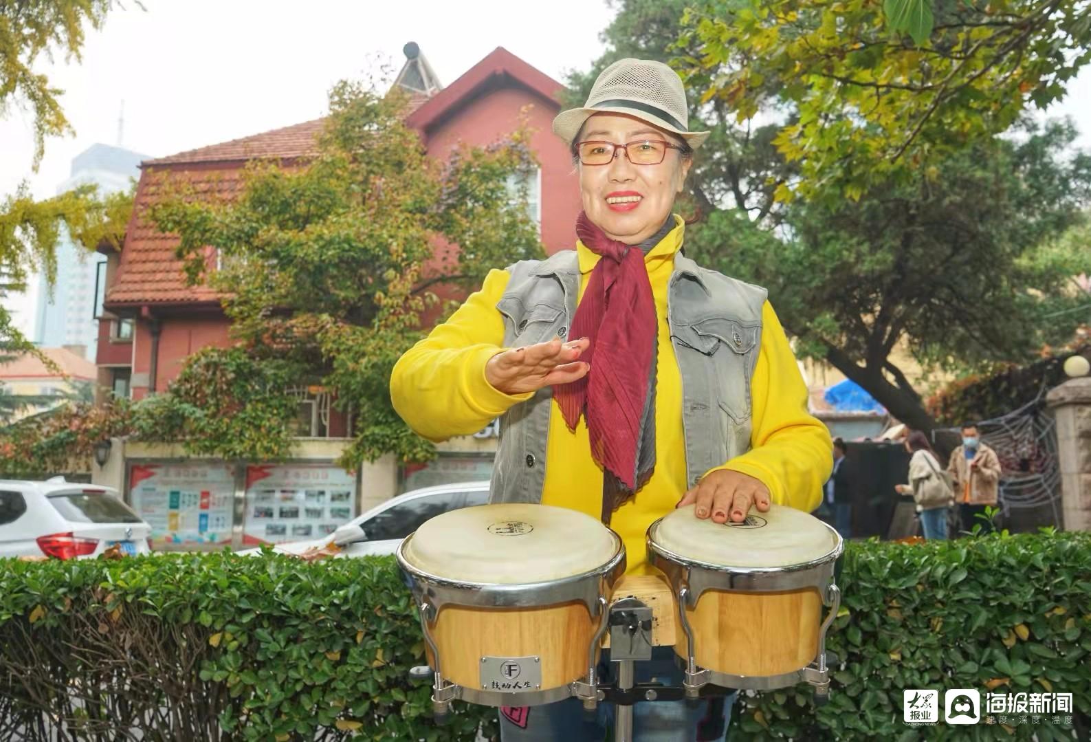 青島市南:不老的樹根樂隊 懷舊樂曲小紅樓美術館裡彈起