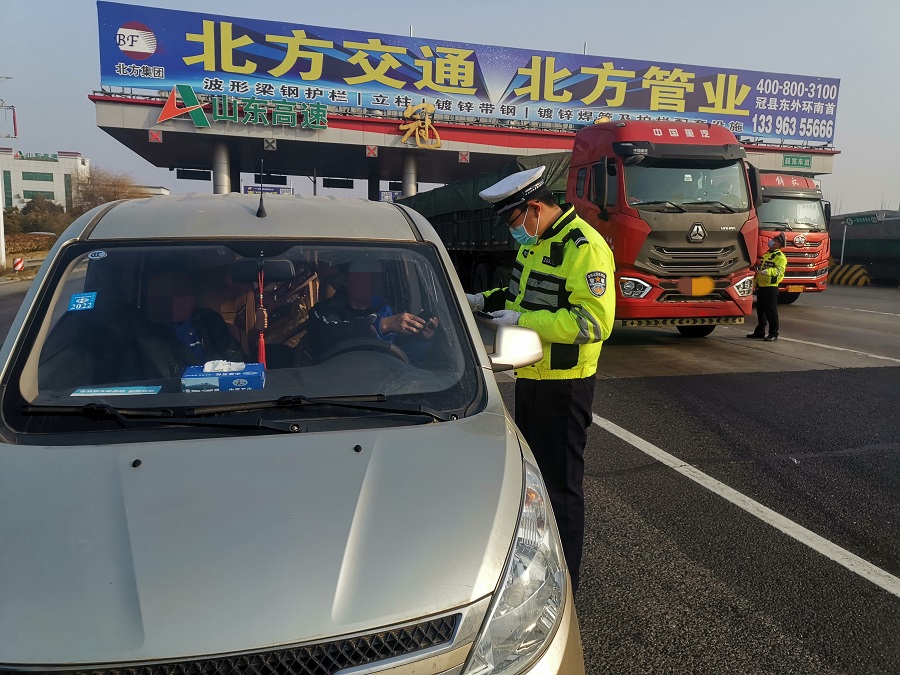 聊城高速交警冠县大队开展拼车包车超员载客违法行为专项治理 