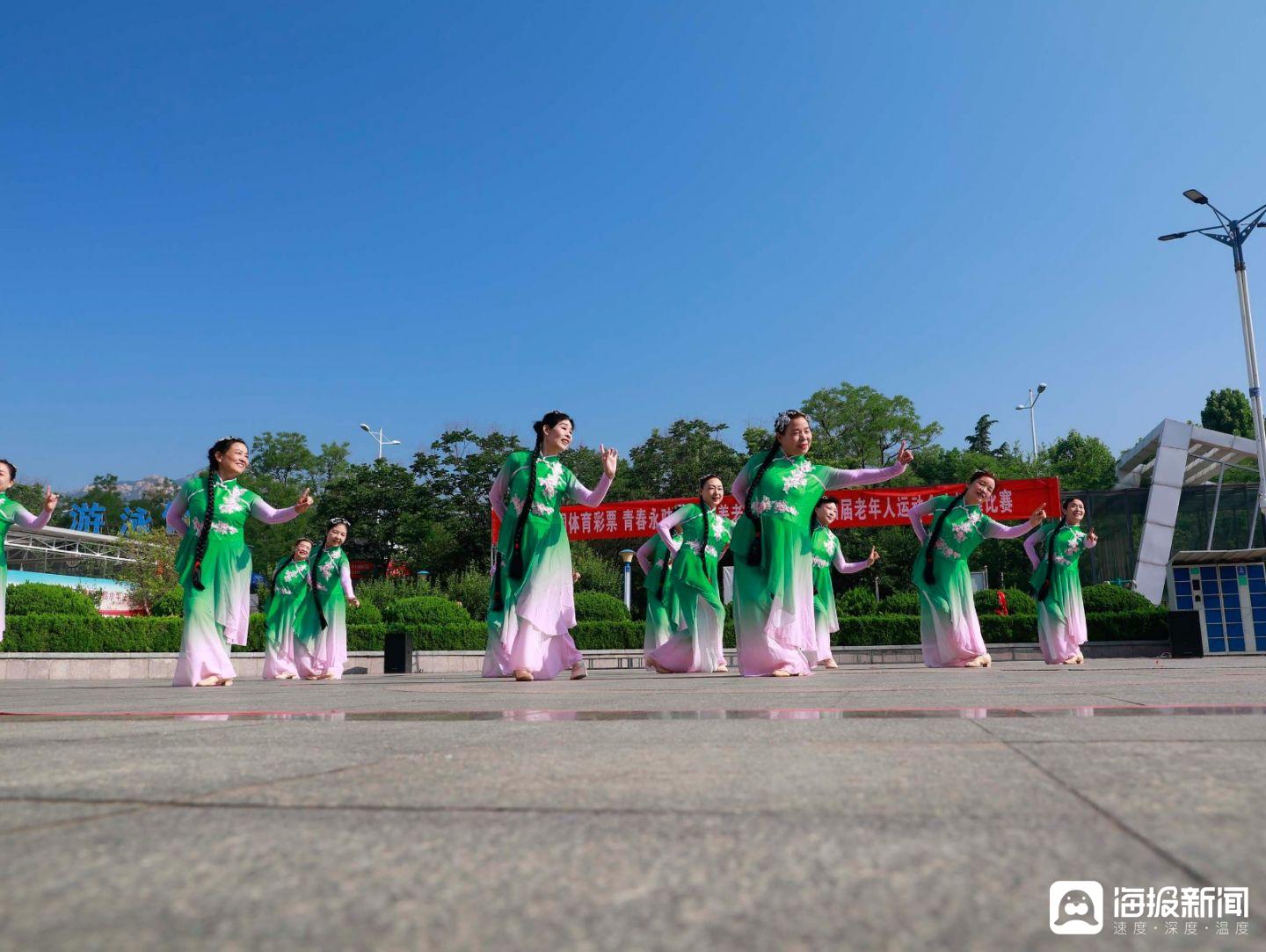 中老年广场舞 大赛图片