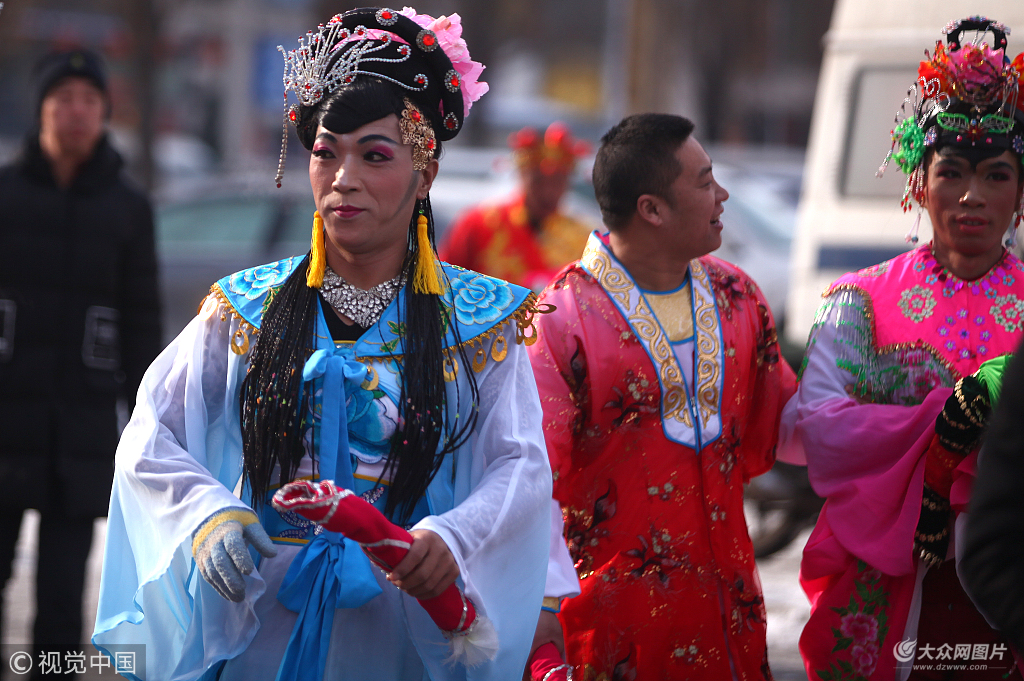 西安男孩反串团图片