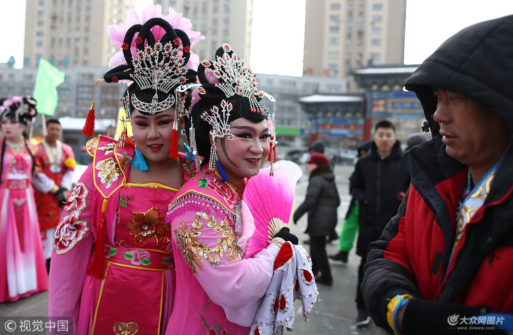 西安男孩反串团图片