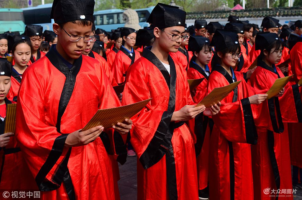 济宁:660名学生行拜师礼感受传统文化