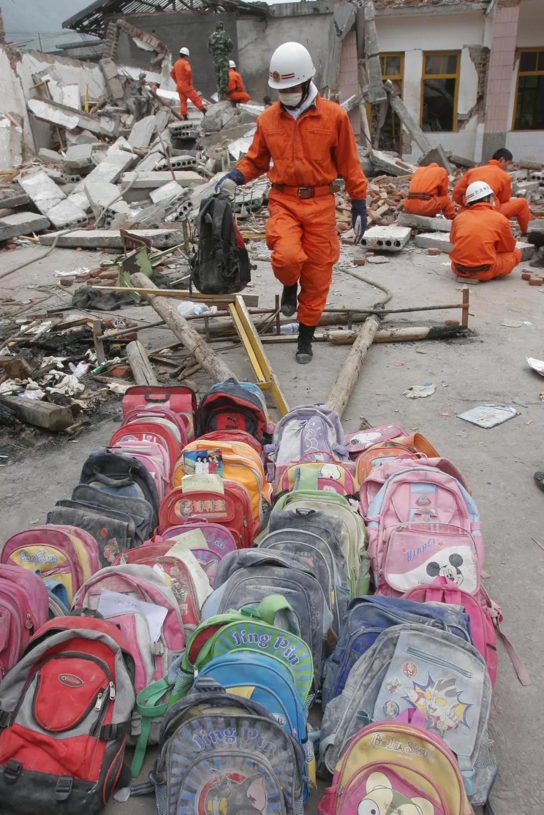 看哭了！9年后，汶川地震灾区孩子感恩到鹰城