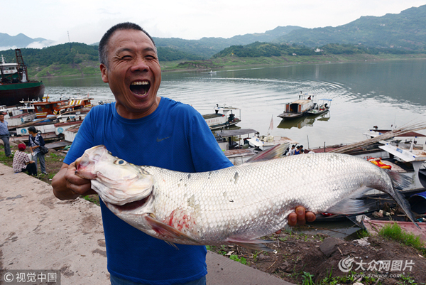 三峡渔场开渔首日渔民喜获丰收