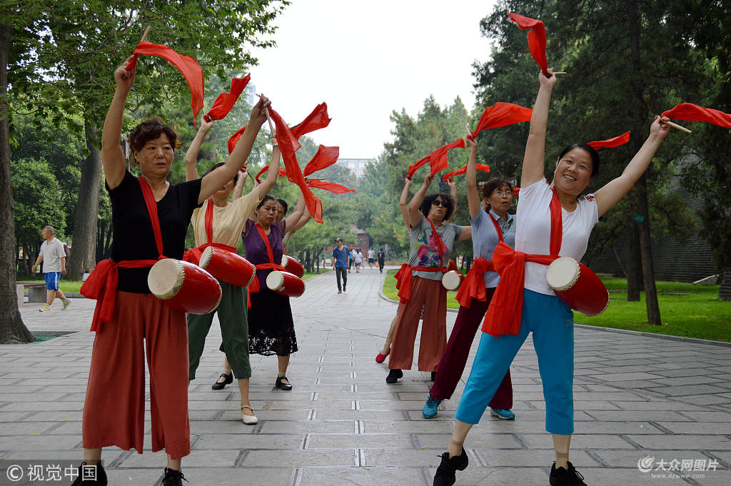 为了学习打腰鼓