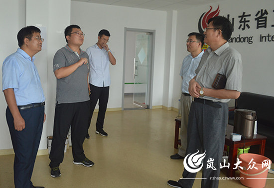 市民营办领导莅临岚山区科技孵化器电商创业园