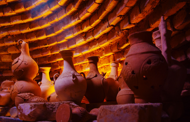 山东省枣庄市山亭区西集镇伏里村制陶业有着6000年的悠久历史,人们在