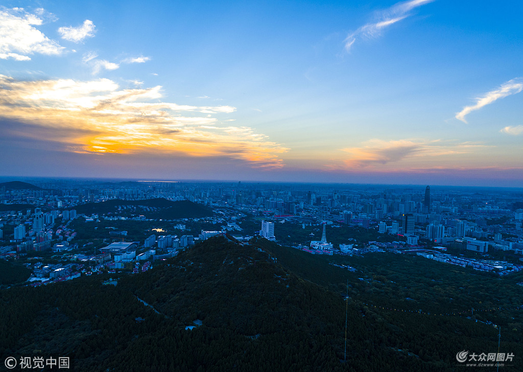 濟南佛慧山落日餘暉碧空被雲彩浸染