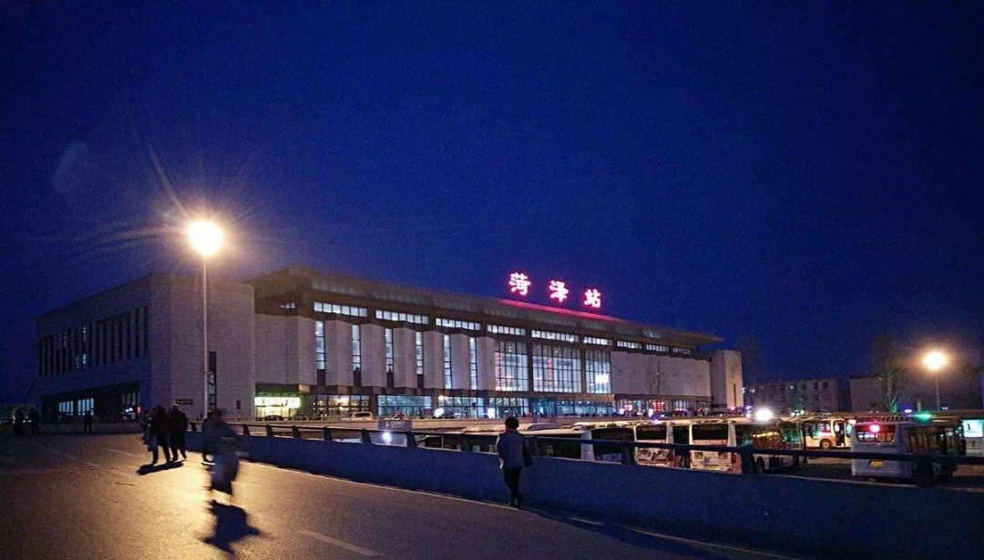 从菏泽火车站发往鄄城县,定陶县,单县,成武县的城际班车,双向首班发车