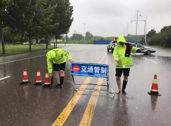 資訊以下8處道路積水交通管制路段濟南交警提醒大家安全出行