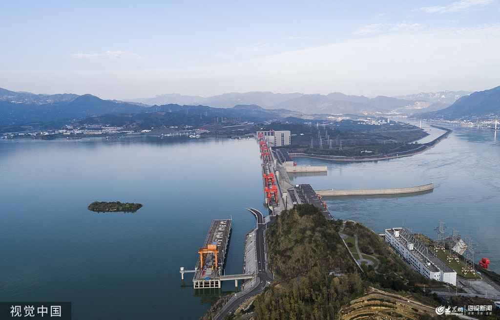 三峡水库完成175米试验性蓄水 高峡出平湖美景再现 海报新闻