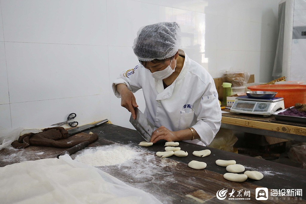 潍坊:糕点师传承中式传统糕点制作技艺