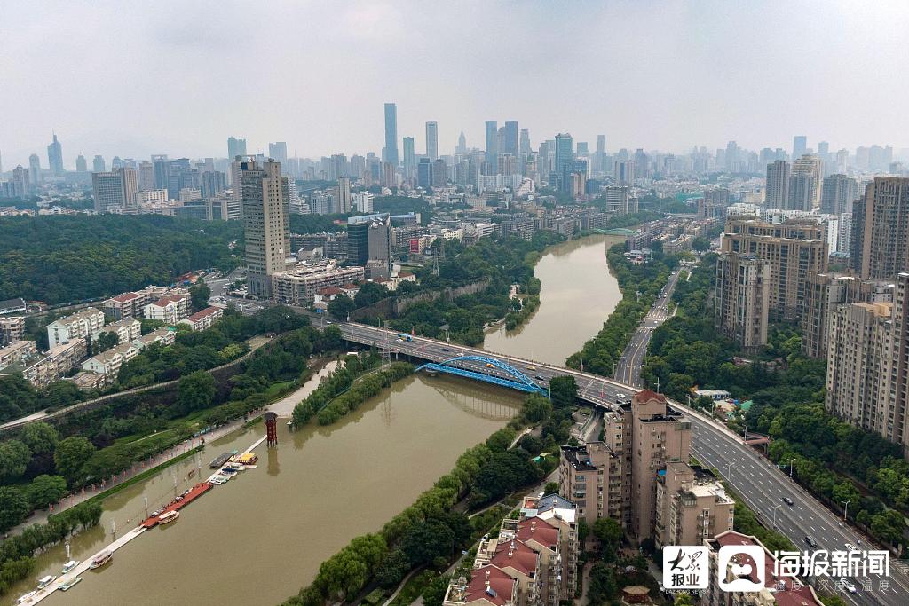 據南京市水務局當天下午發佈的水雨情通報顯示,秦淮河東山站水位10.