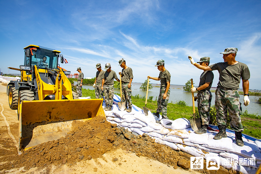 【】江西湖口：人民子弟兵战高温斗酷暑清子坝 助力灾后重建