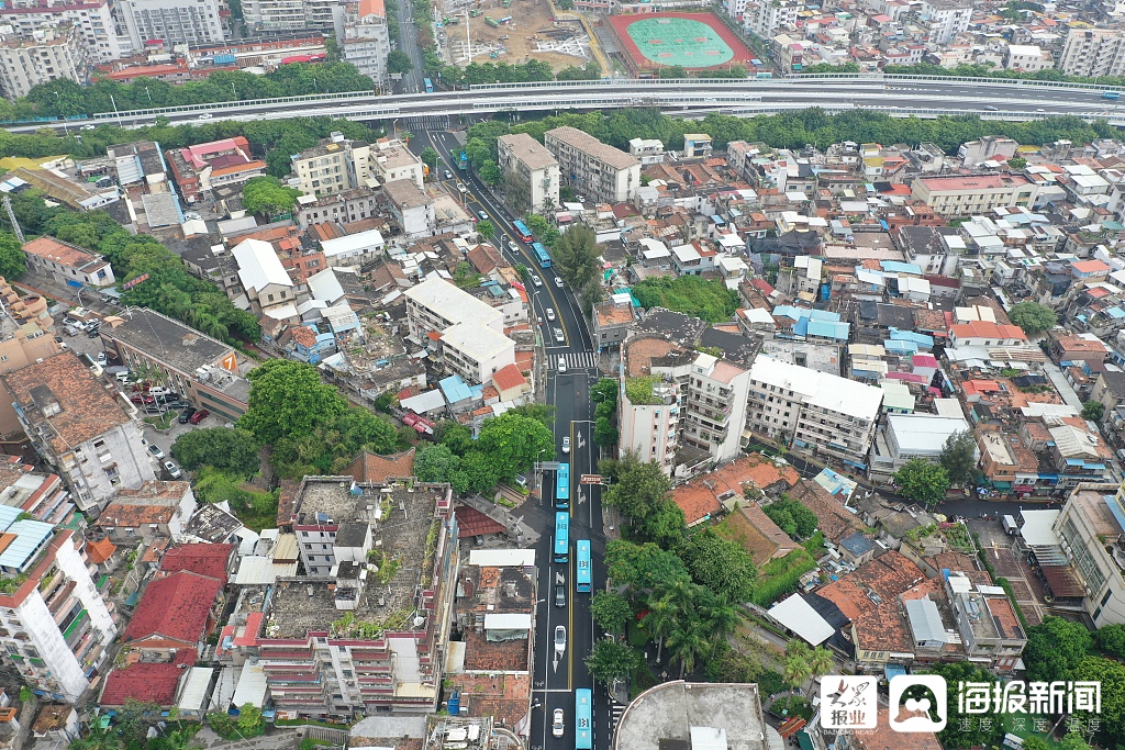 大众报业·海报新闻|航拍台风“黑格比”登陆前的厦门市区