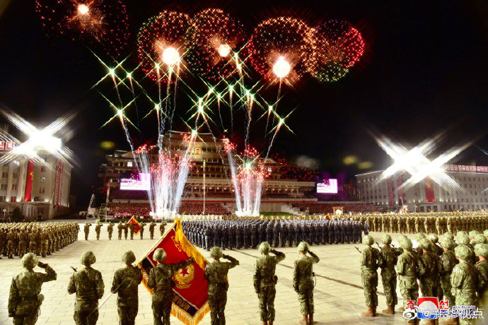 【海外网】朝鲜举行阅兵式庆祝劳动党建党75周年