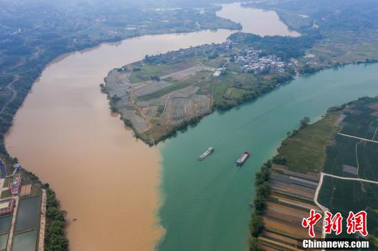 中国新闻网|广西南宁邕江源头现“鸳鸯江”景观