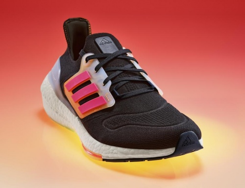 阿迪达斯发布ULTRABOOST 22 跑鞋新配色 集女性力量，打造女性专属鞋款