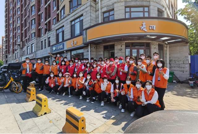 麦田房产63名志愿者参与中海城社区抗疫 直言：疫情不退我们不退