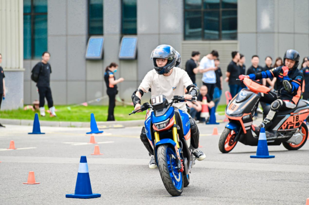 以性能引领出行文化以智能为产品加持！飞越骑行学院“C弯”28009;&惊喜亮相！(图3)