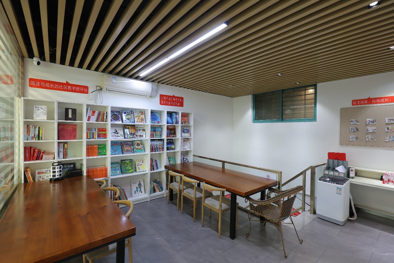公益行动暖心邻里,厦门房产中介开设社区儿童图书馆