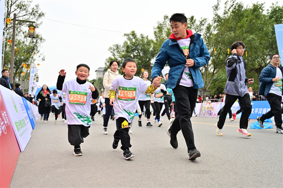 欢乐亲子跑。长寿湖景区供图 华龙网发