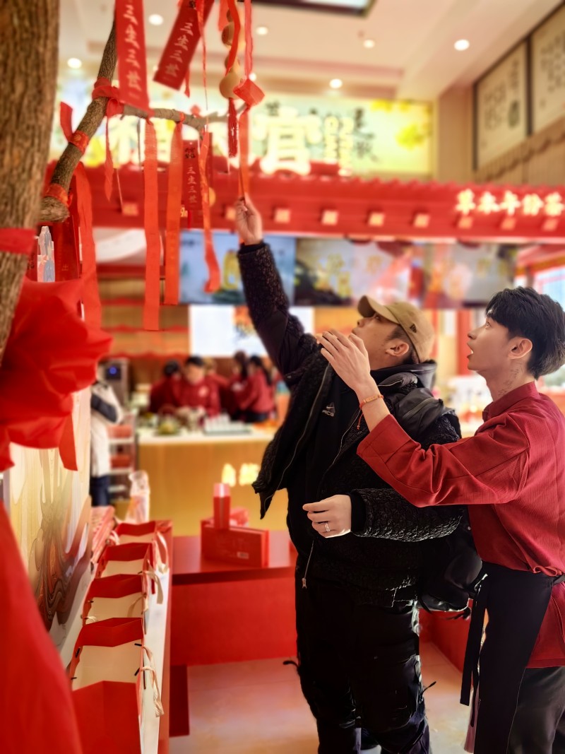 火狐电竞旗修堂旗下草本年份茶饮品牌福天官威海双店璀璨开业药食同源引领年轻潮流(图6)