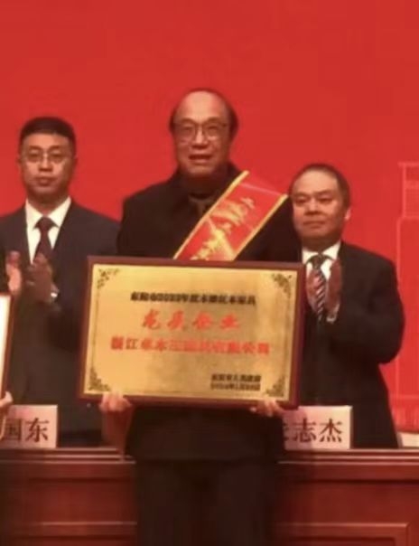 卓木王再度蝉联“2023年度东阳市木雕红木家具龙头企业”(图1)