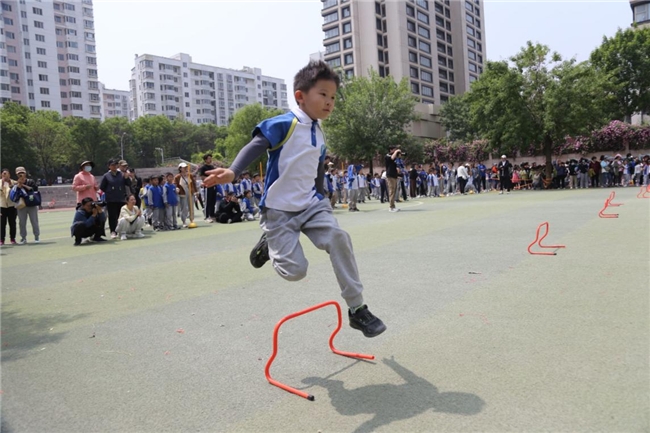 半岛全站官网济南育秀小学一（13）中队参加校春季运动会(图3)