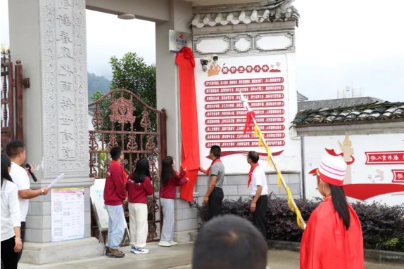 利多星公益援建项目：新征程希望小学正式揭牌更名