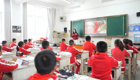 利多星公益援建项目：新征程希望小学正式揭牌更名