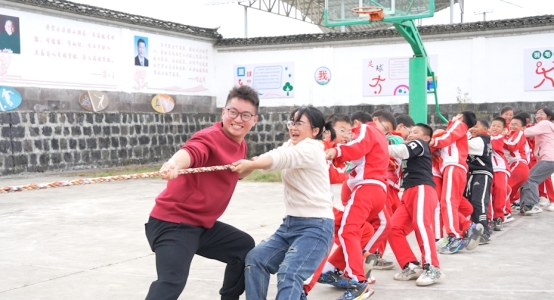 利多星公益援建项目：新征程希望小学正式揭牌更名