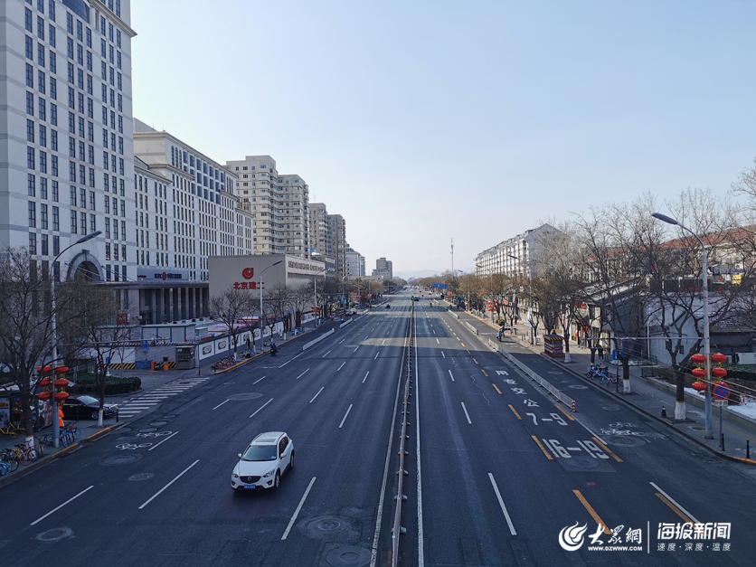 2月15日，北京东四十条道路不见以往同期密集车流。大众网·海报新闻见习记者 万小军摄