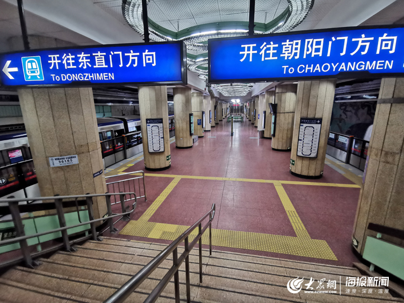2月15日，北京地铁2号线东四十条站内不见以往同期密集客流。大众网·海报新闻见习记者 万小军摄