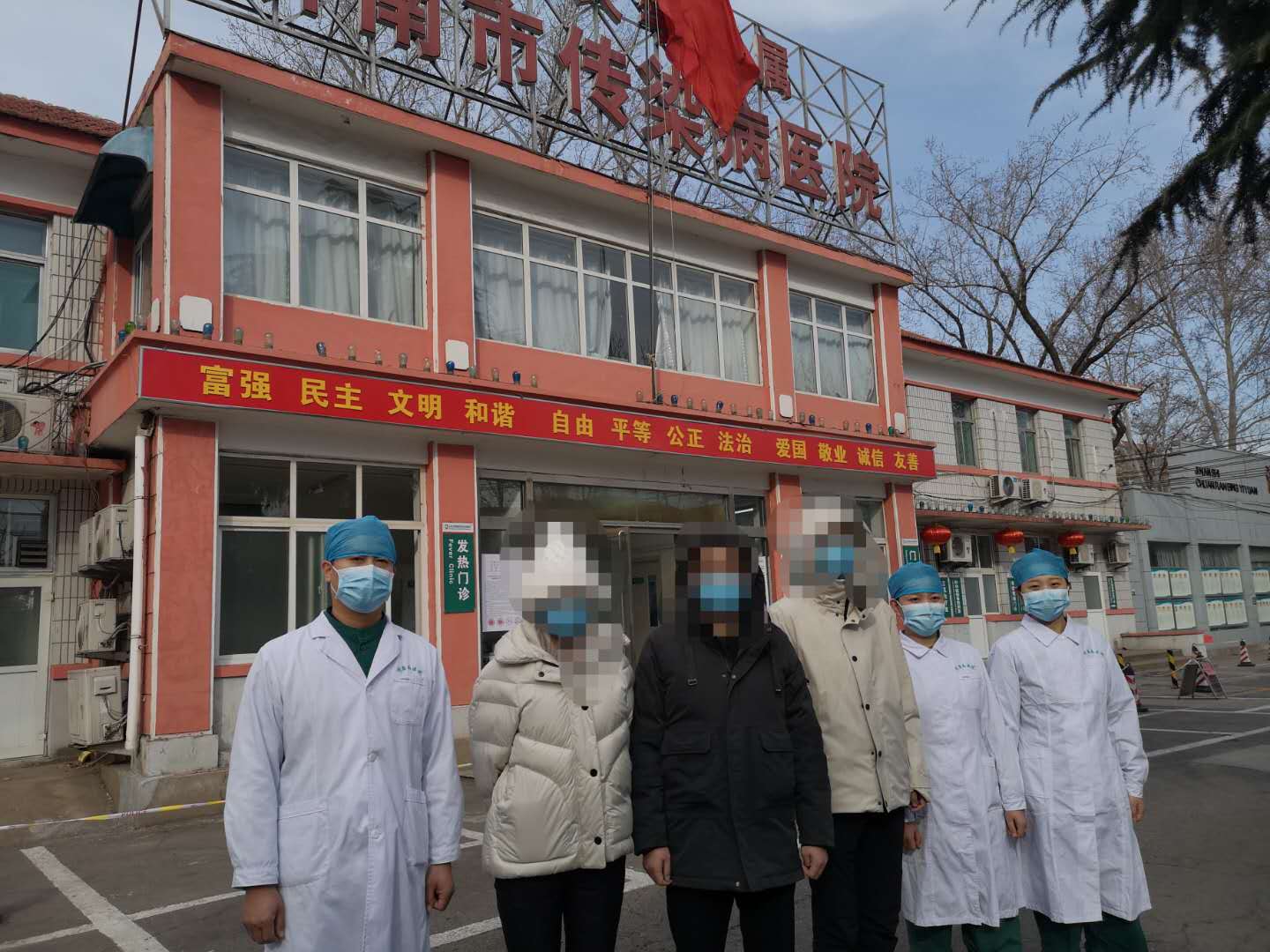 济南市传染病医院又有3例患者今天康复出院