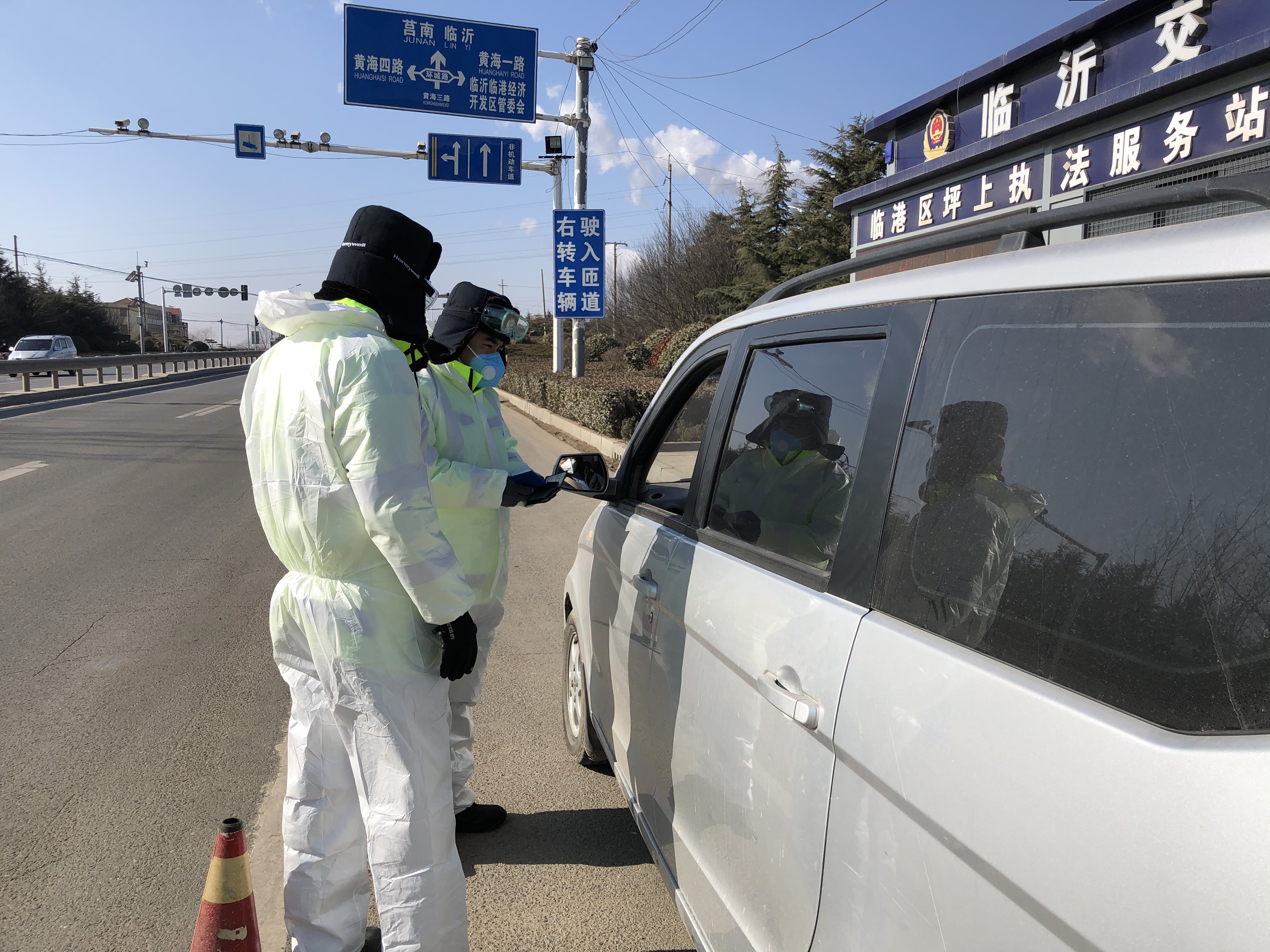 新冠肺炎警察图片