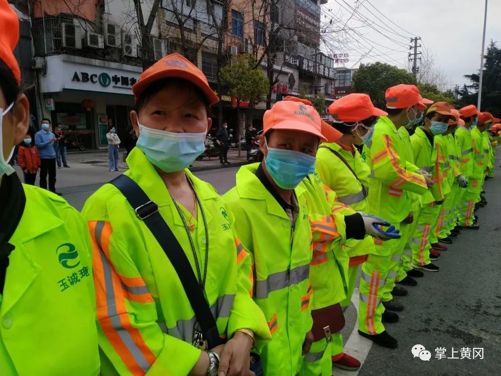 这就是山东丨山东援助湖北医疗队撤离，黄冈市民夹道送别