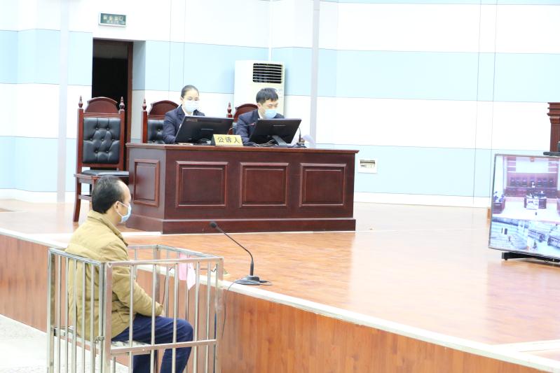 广西男子驾车冲击防控检疫岗点 被录视频举报判刑6个月