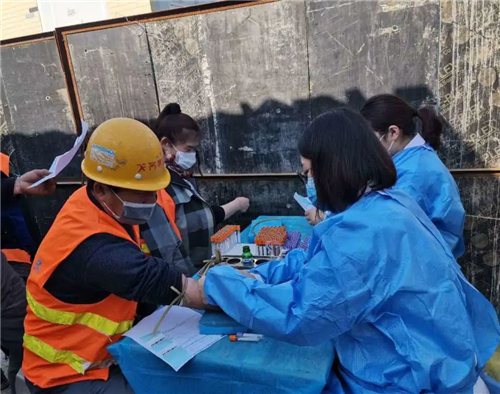 大众网·海报新闻@夯实安全管控第一道“防护线”，碧桂园山东区域工友体检全覆盖