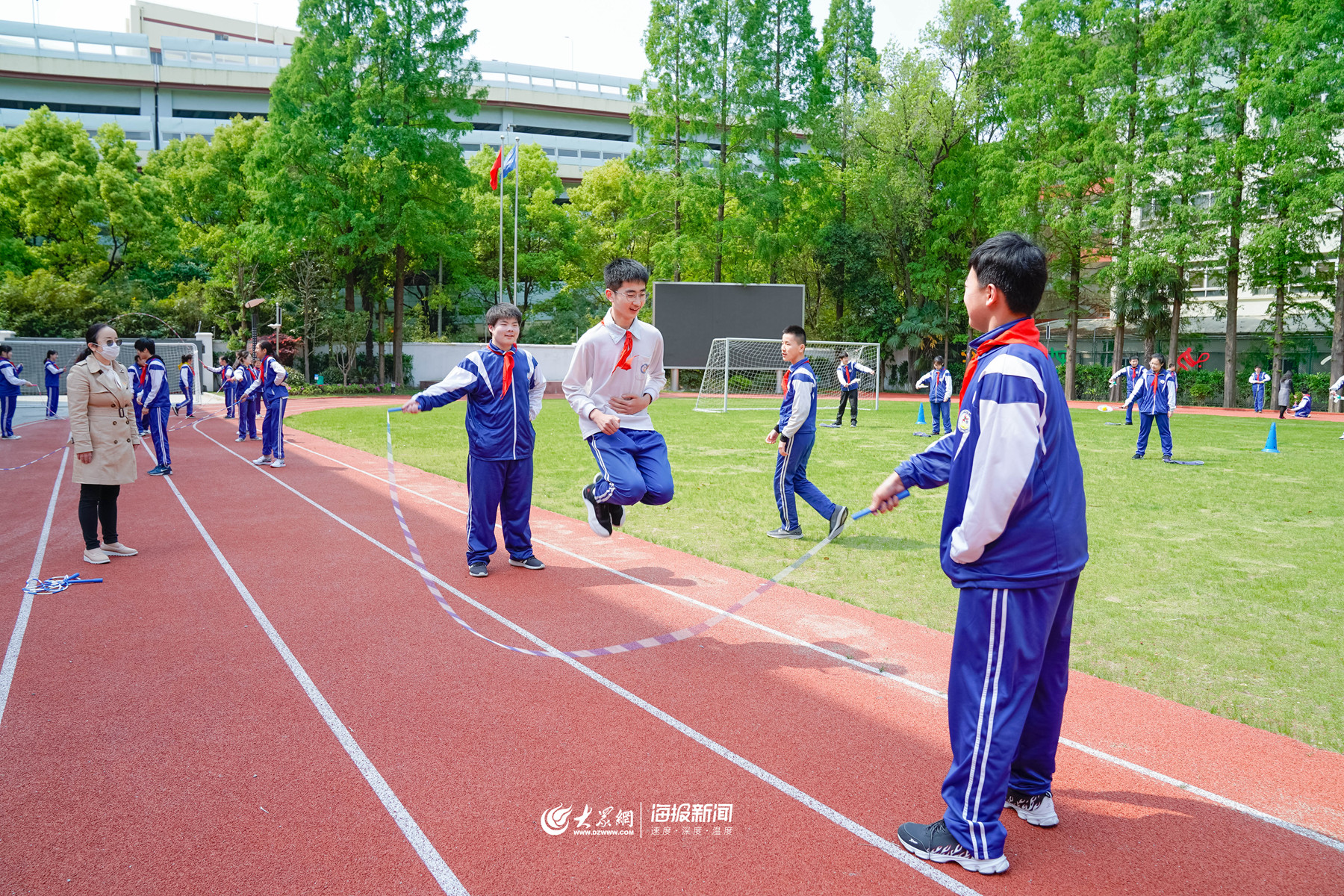 上海初高三开学首日：防疫措施到位：上海初高三开学首日：防疫措施到位 学生安心又兴奋