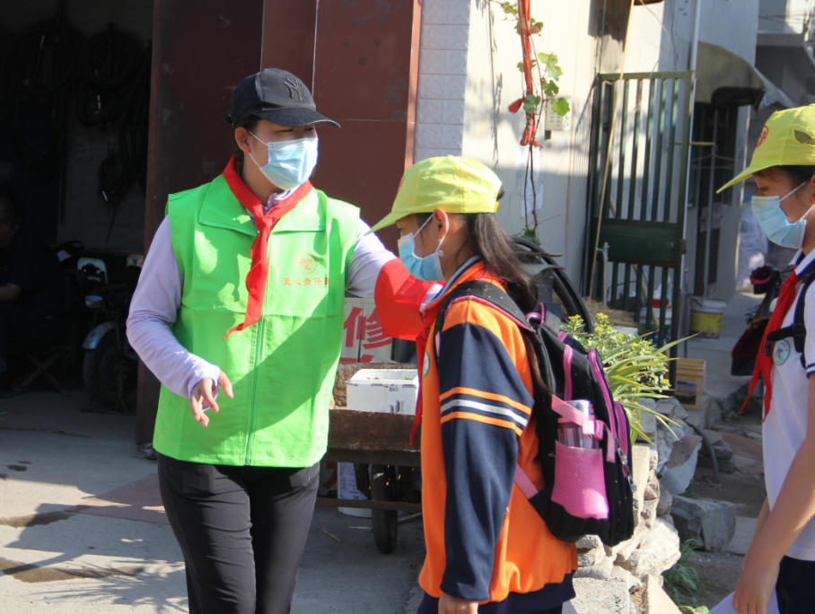 大众报业·海报新闻【现场直击】“神兽”归来！济南市小学生复学复课