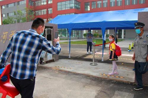 大众报业·海报新闻6月2日，济南市中小学各学段各年级全面复学！