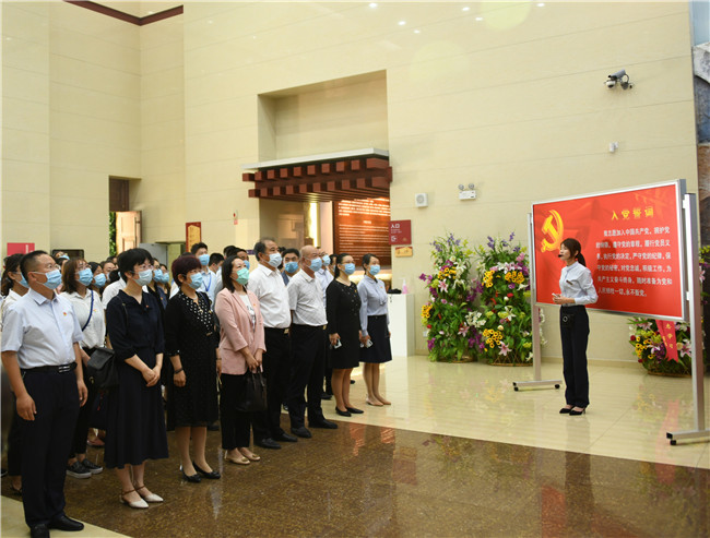 聊城职业技术学院组织开展学习孔繁森精神主题党日活动