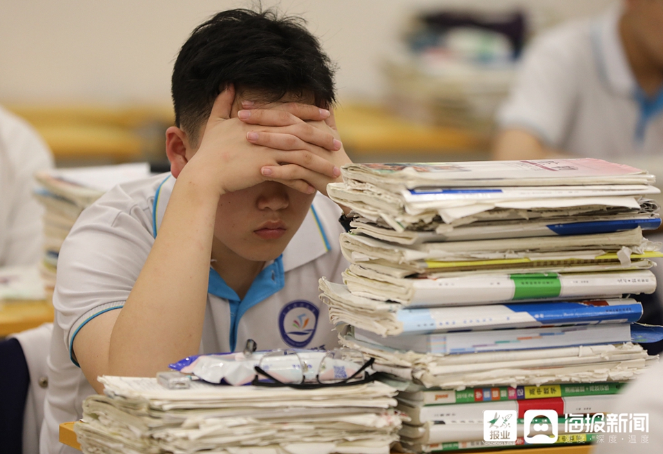 青岛 高三学生刻苦备战冲刺高考