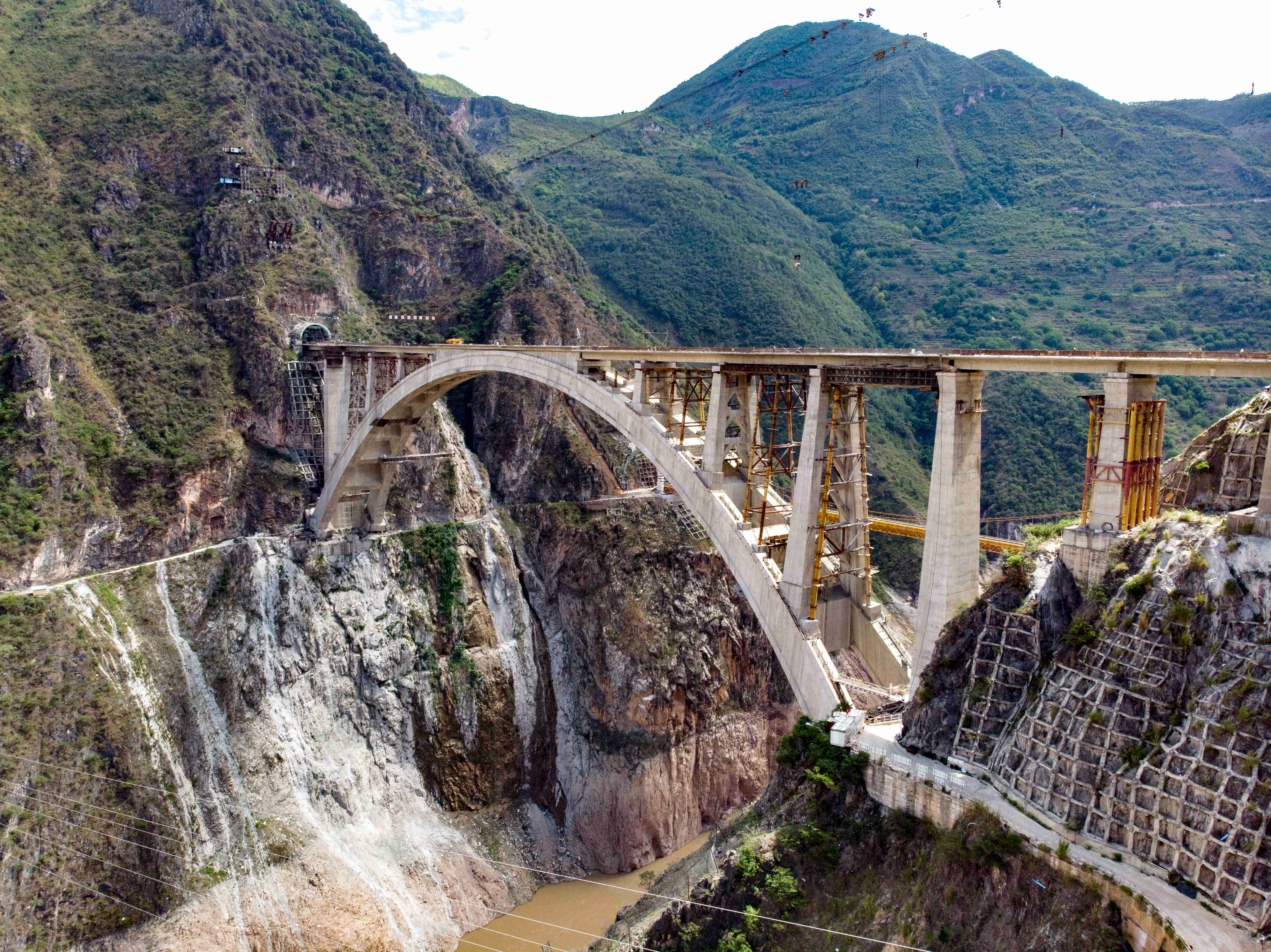 创三项世界第一澜沧江特大桥主体工程完工