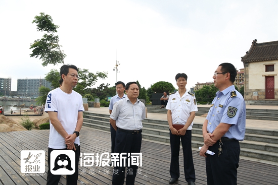 岚山经济开发区管委会副主任,区财政局局长郑伟对岚山区浒苔清理处置