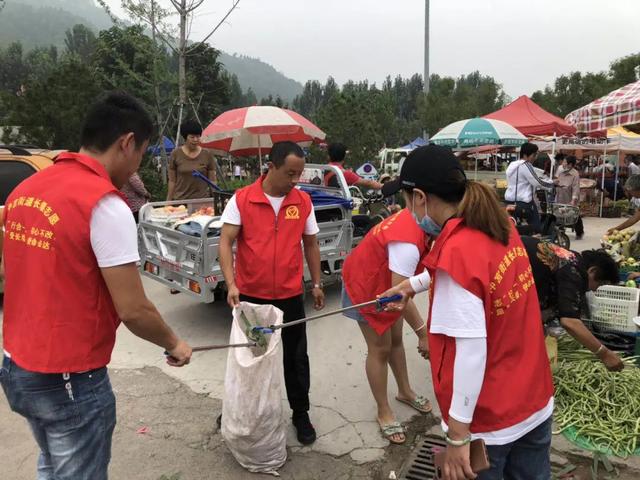 泉城新闻 南山区 当天,除了整治街巷,仲宫街道长缨志愿服务队也早早